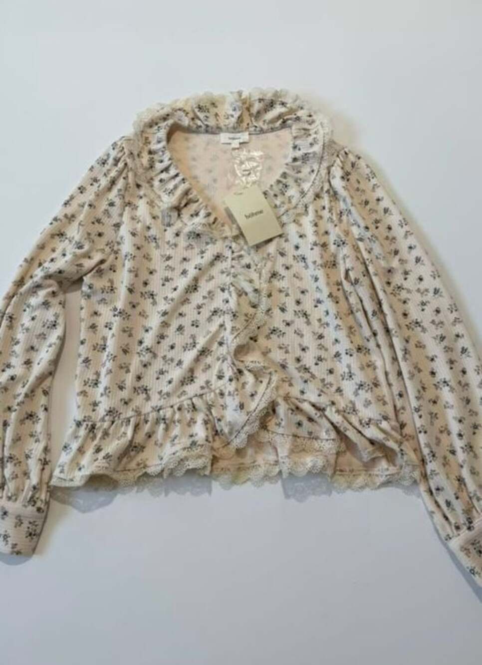 Böhme Monty Cottage Boho Whimsy Floral Ruffle Top with Lace Trim - Picture 7 of 7
